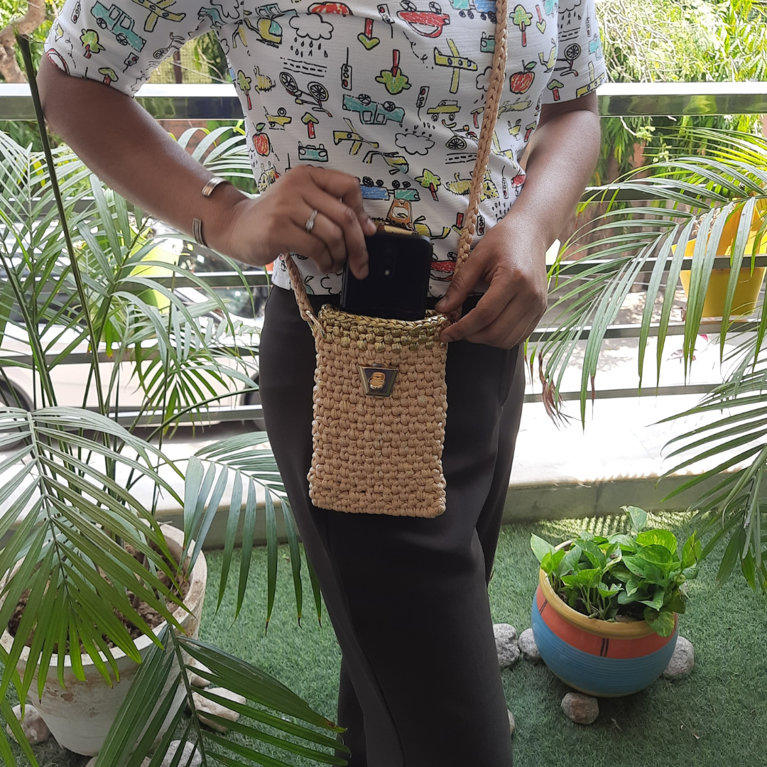 Shiroli crochet Handmade Metallic Mobile Phone Bag - Image 5