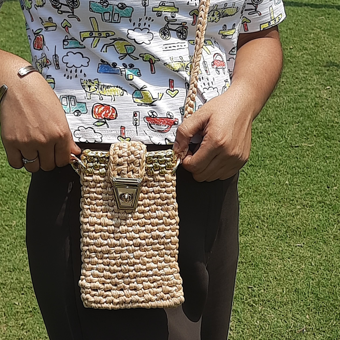 Shiroli crochet Handmade Metallic Mobile Phone Bag - Image 4